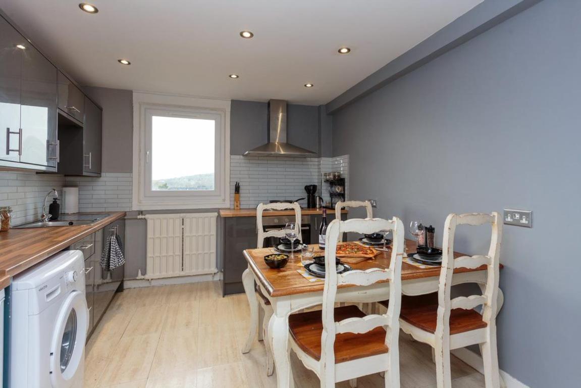 Gorgeous 3-Bed Flat, 15 Minutes To City Centre Edinburgh Exterior photo