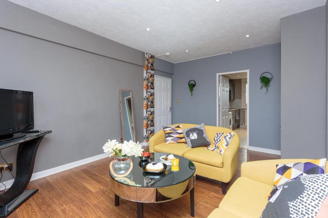 Gorgeous 3-Bed Flat, 15 Minutes To City Centre Edinburgh Exterior photo